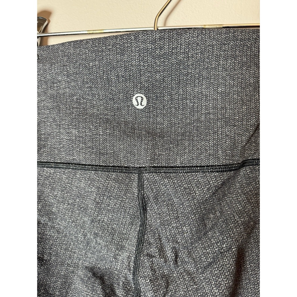 Lululemon Training Grey‎ Pattern Workout Athletic Leggings Size Small - Picture 3 of 3